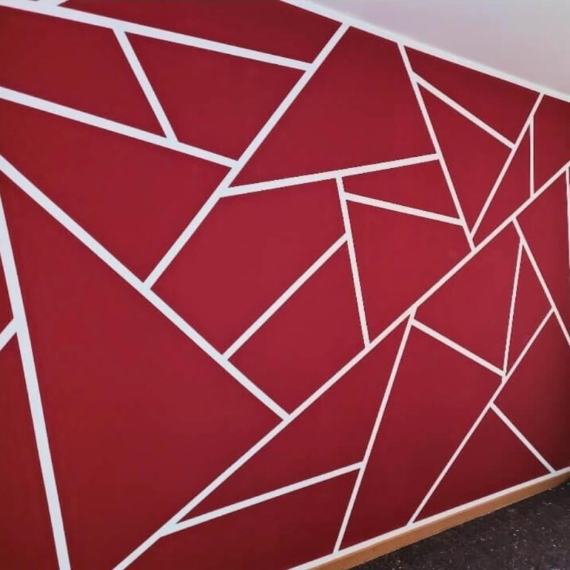 design-wandgestaltung-maler-geometrische-formen-rot-2